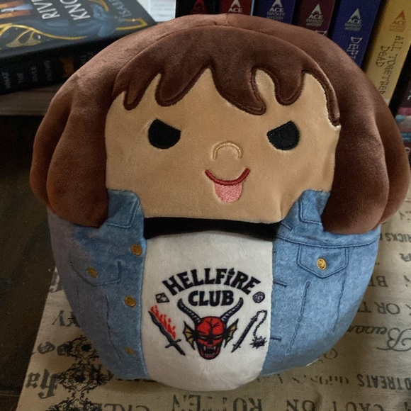 Mint in box Stranger ThingsXSquishmallow Hellfire Club Eddie and Dustin - Picture 7 of 9